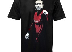 Football Legend Eric Cantona in Manchester United Kit Retro T-shirt