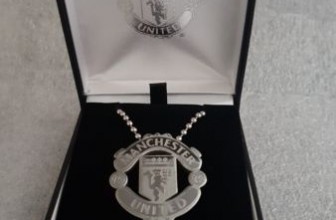 Man Utd Engraved Crest Dog Tag & Chain In Gift Box Football